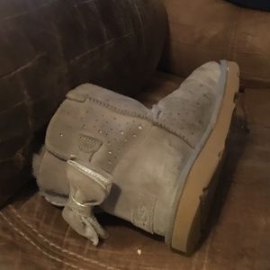 UGG Gray Big Girls Stargirl Mini II Bow silver suede bling ankle boots size 4